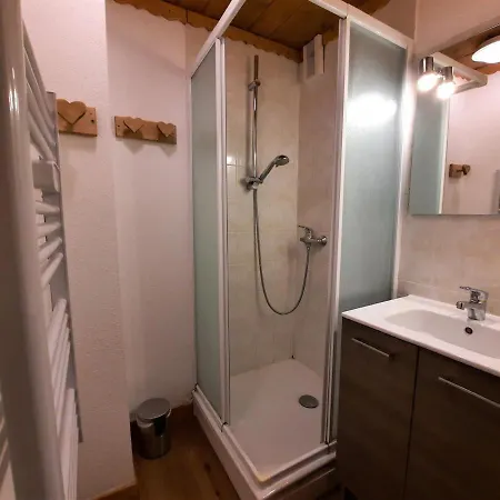 Apartment Renove Au Pied Des Pistes, 3 Chambres, Balcon, 8 Personnes - Les Menuires - Fr-1-452-79